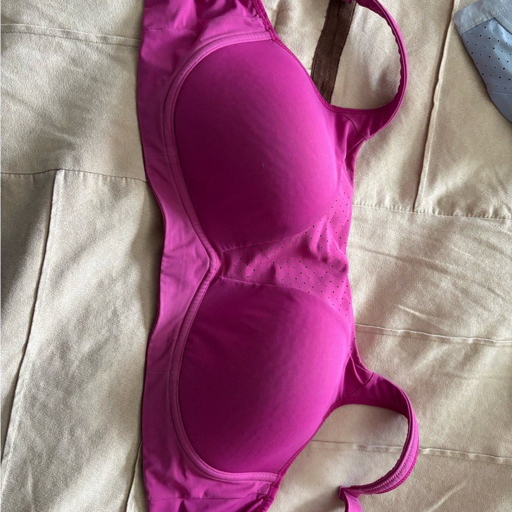 Lululemon pink sports bra